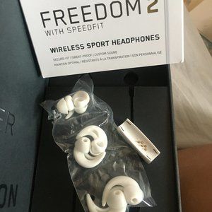 Jaybird Accessory Charger & earbuds